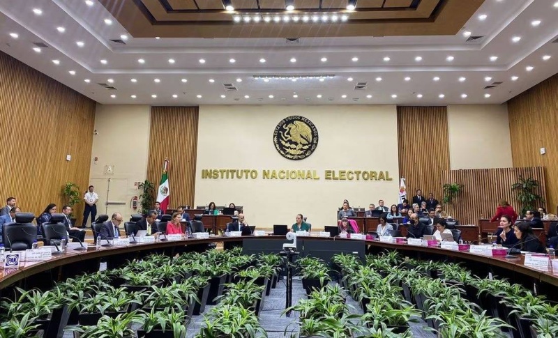 ELECCIONESINE avala que Xóchitl y Creel continúen en sus cargos pese a buscar la candidatura