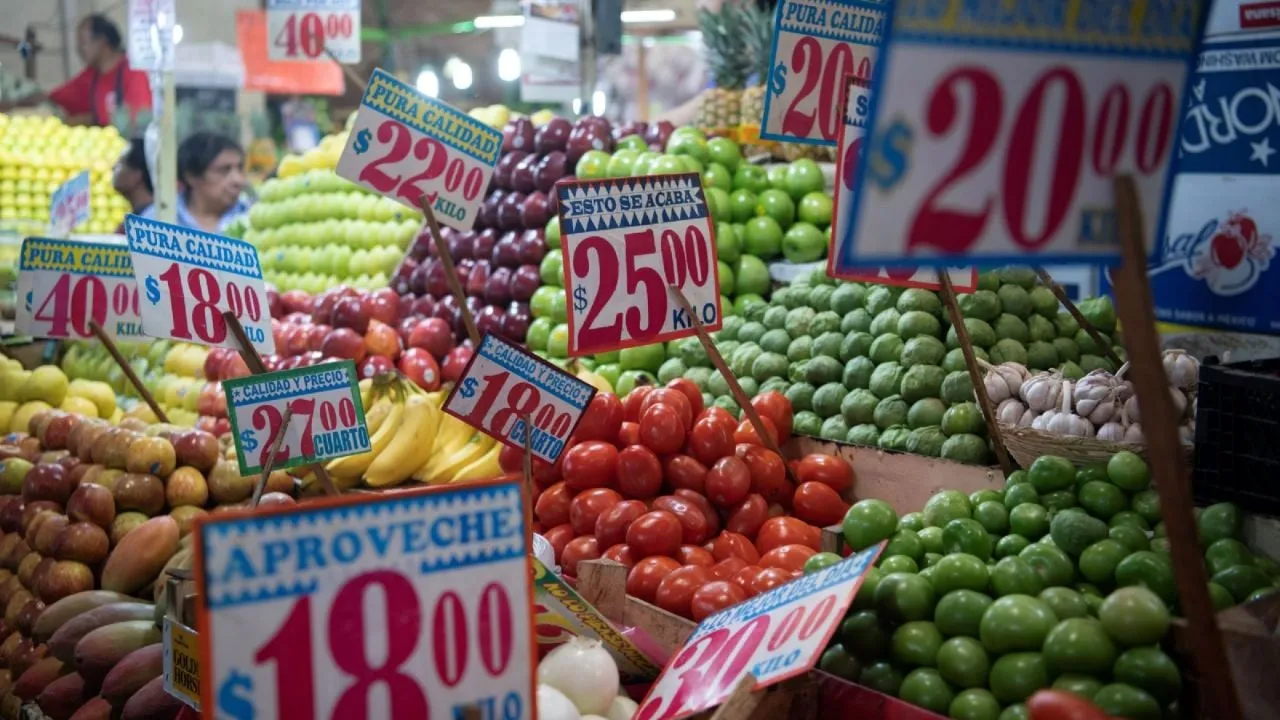Optimismo global impulsa el peso, mientras la inflación en México sigue al alza