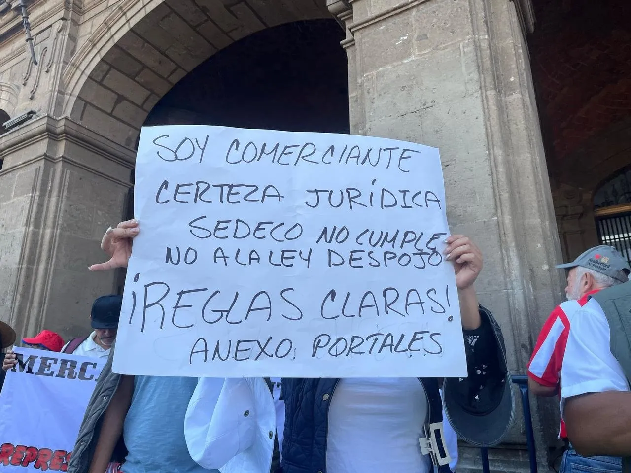 Locatarios de mercados protestan y gobierno de la CDMX cede a sus demandas