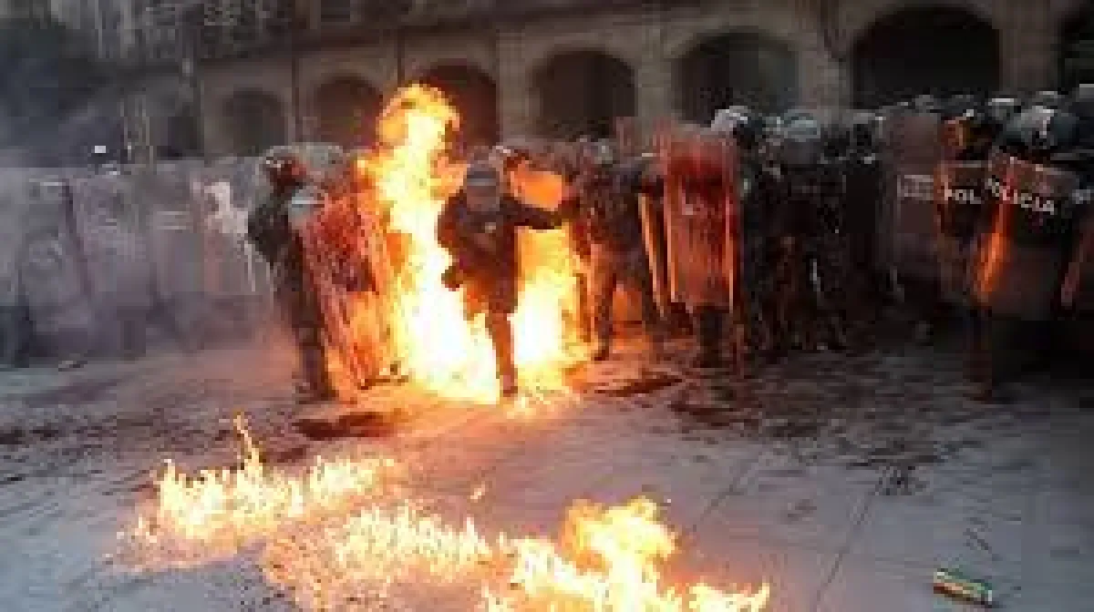 El 2 de octubre más violento en años recientes deja un detenido y decenas de policías heridos