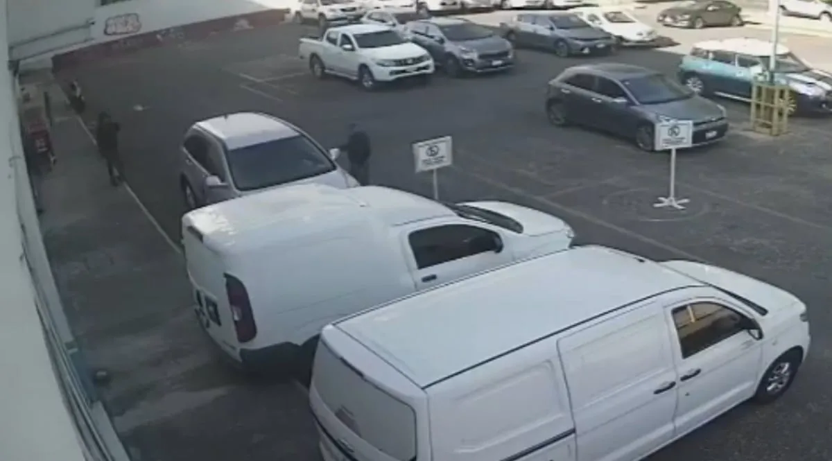 Diputado denuncia el robo de su camioneta en estacionamiento de Uruapan (Video)