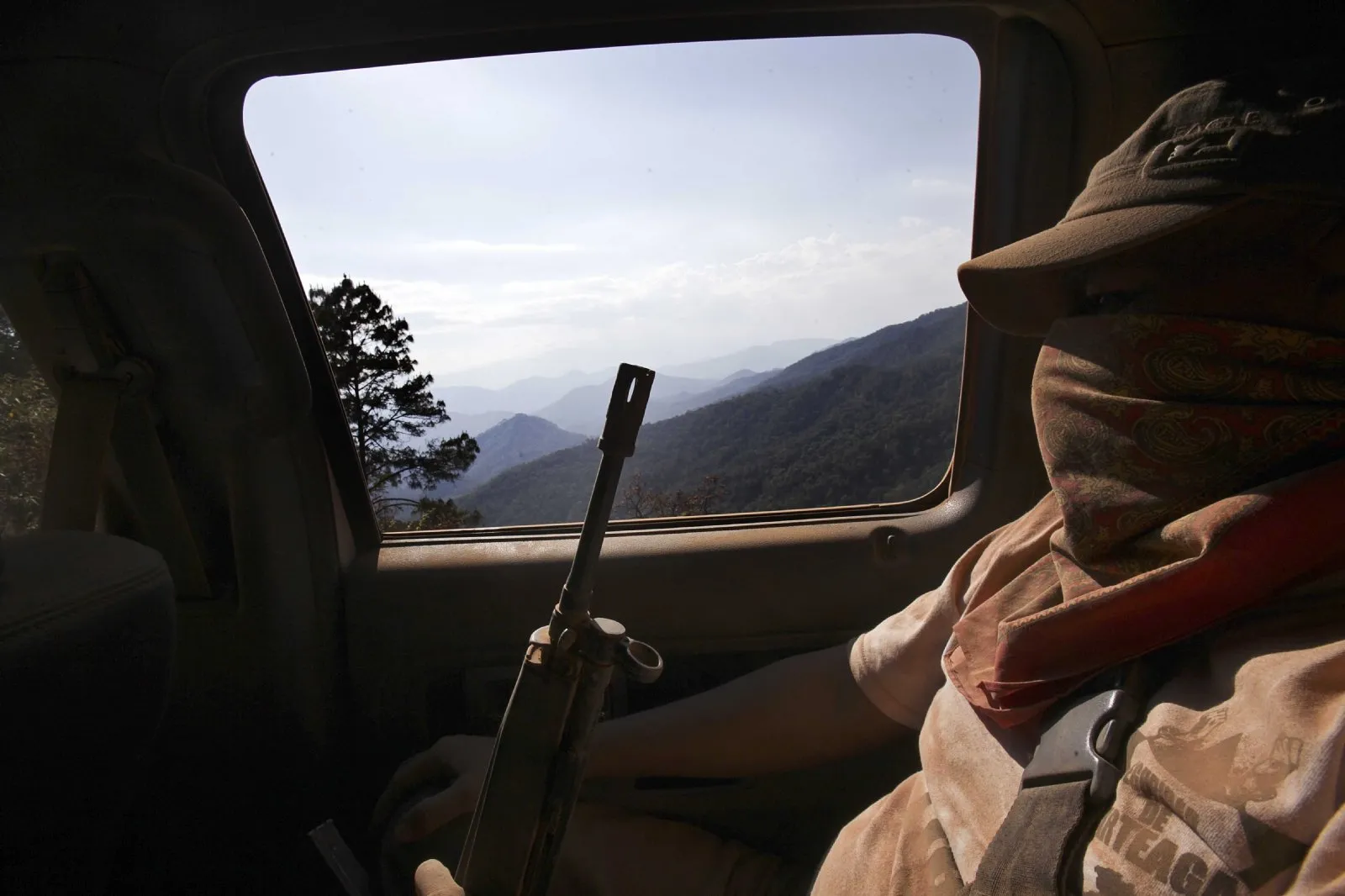 Gobernador de Michoacán culpa a autodefensas de extorsionar a limoneros