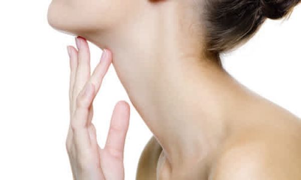 Con estos ejercicios tonifica cuello y papada