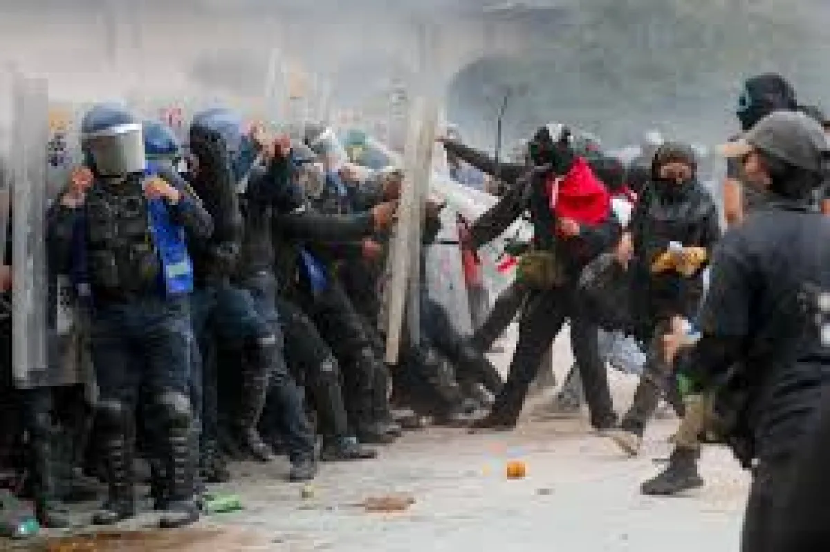 Cinco policías permanecen hospitalizados tras enfrentamientos en marcha del 2 de octubre