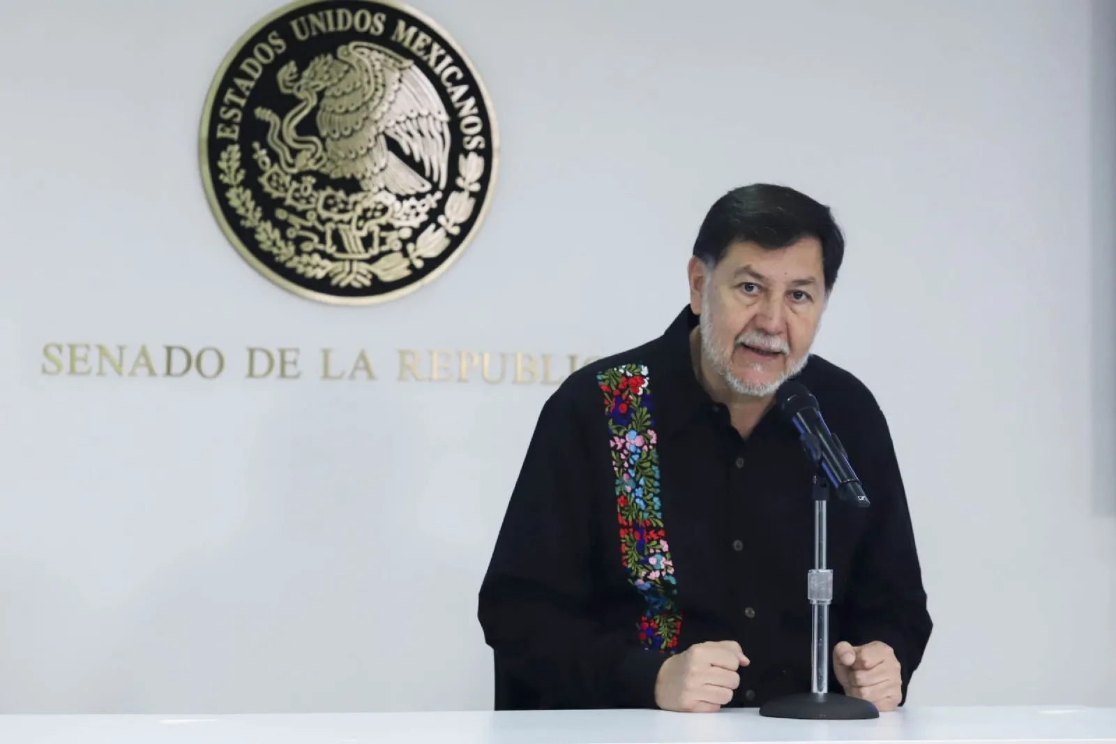 Noroña viaja a Francia: “sirve que dejo el campañón que traen, ahí a ver quién los atiende”