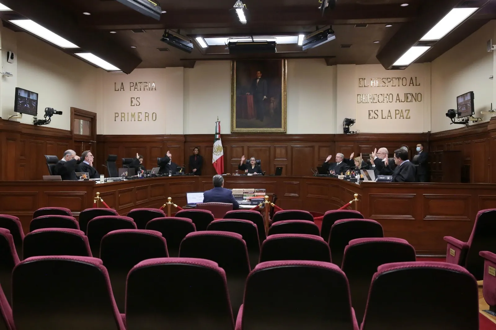 SCJN elimina la prohibición de exhibir películas dobladas al español en México