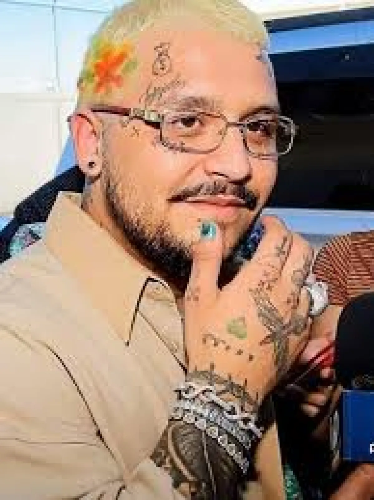 Christian Nodal enfrenta posible proceso penal por presunta falsificación de contratos; suma 34 demandas