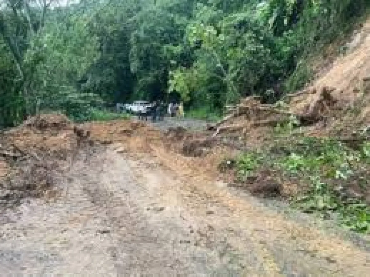 Persisten afectaciones en caminos; 155 localidades continúan incomunicadas