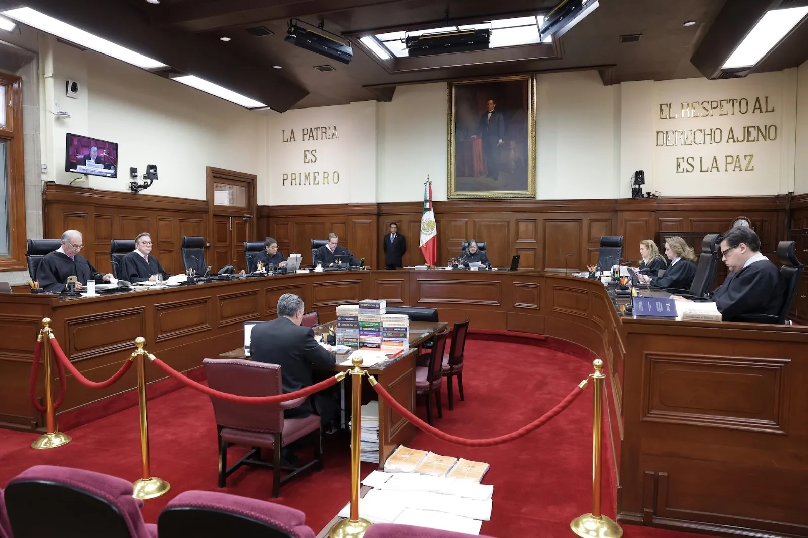 SCJN invalida facultad de Clara Brugada para regular establecimientos mercantiles
