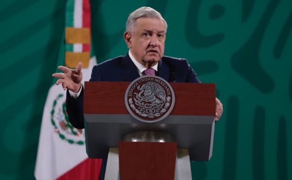 AMLO desaprueba que gobernadores se vacunen contra COVID19.