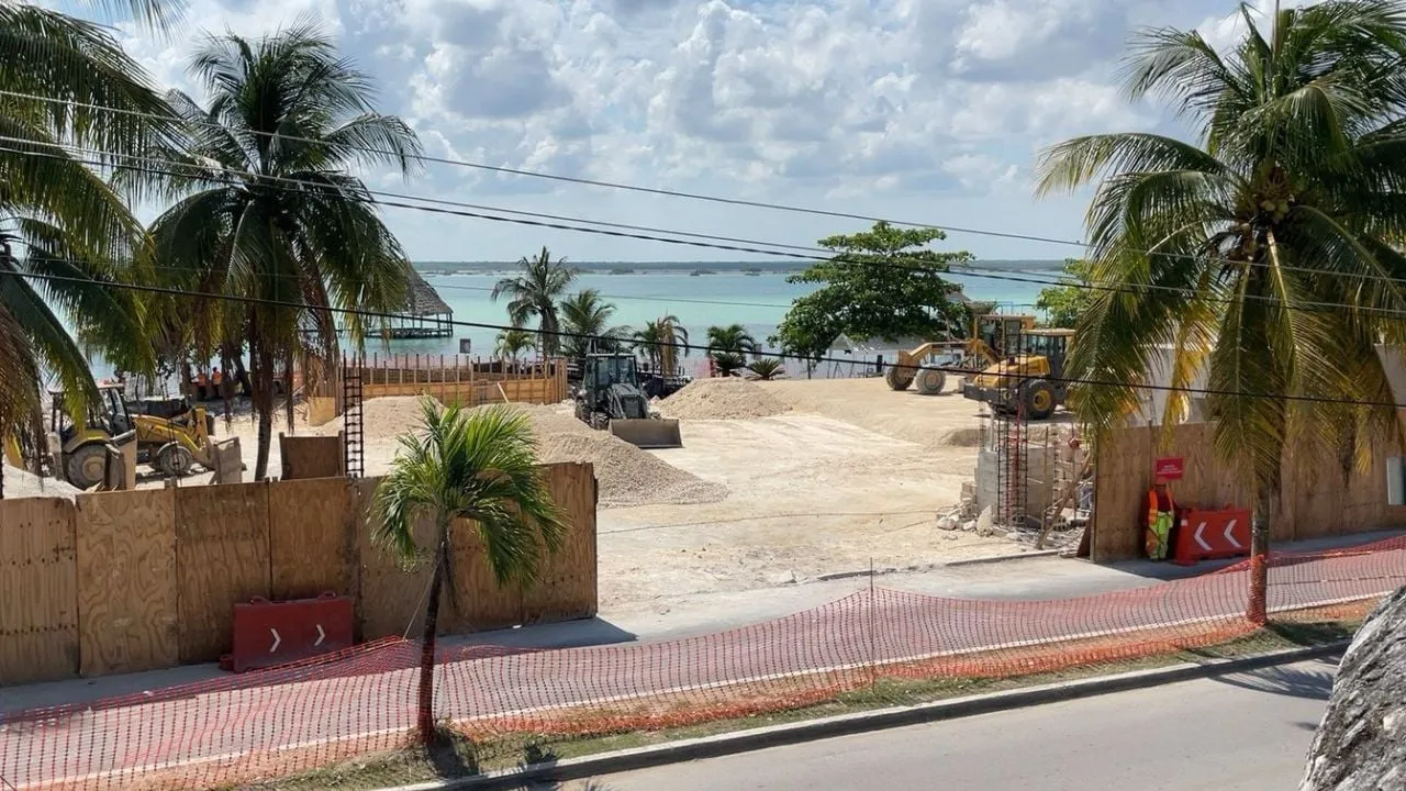 Pese a suspensión provisional, militares continúan con obra en la Laguna de Bacalar (Video)