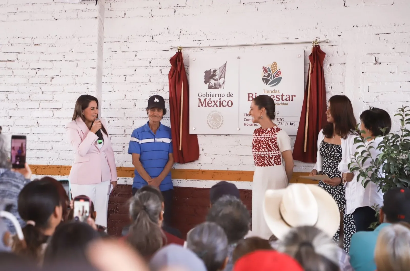 Abuchean en pleno discurso a la gobernadora de Aguascalientes, pero Sheinbaum la defiende (Video)