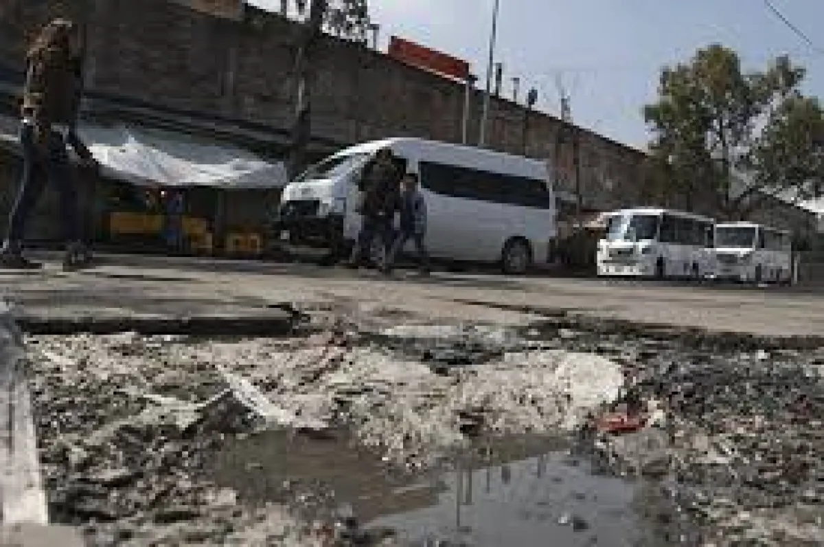 Baches, grietas, basura e inseguridad: el deterioro avanza en los Cetram de la CDMX