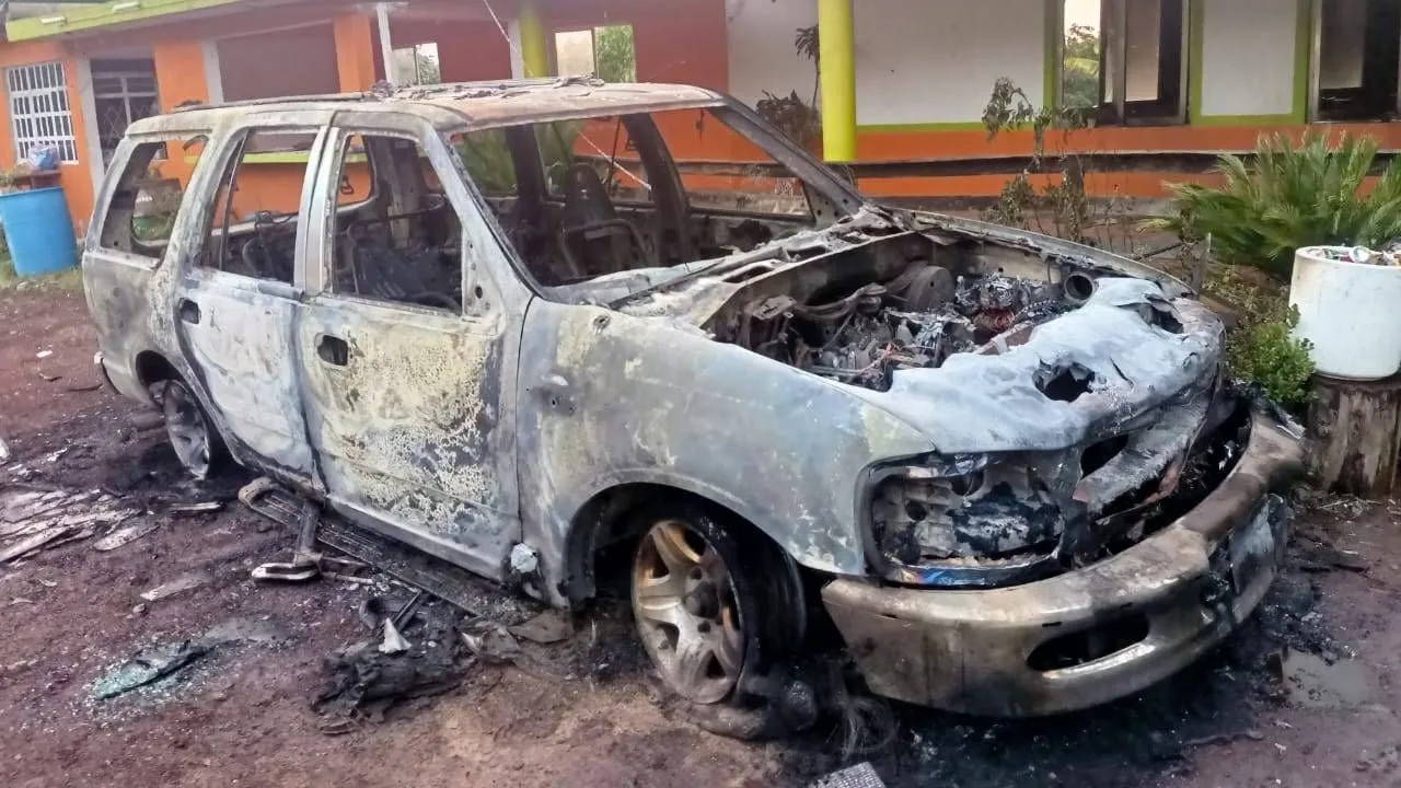 Incendian camioneta de candidato de Morena a la alcaldía de Jilotepec frente a su casa de campaña