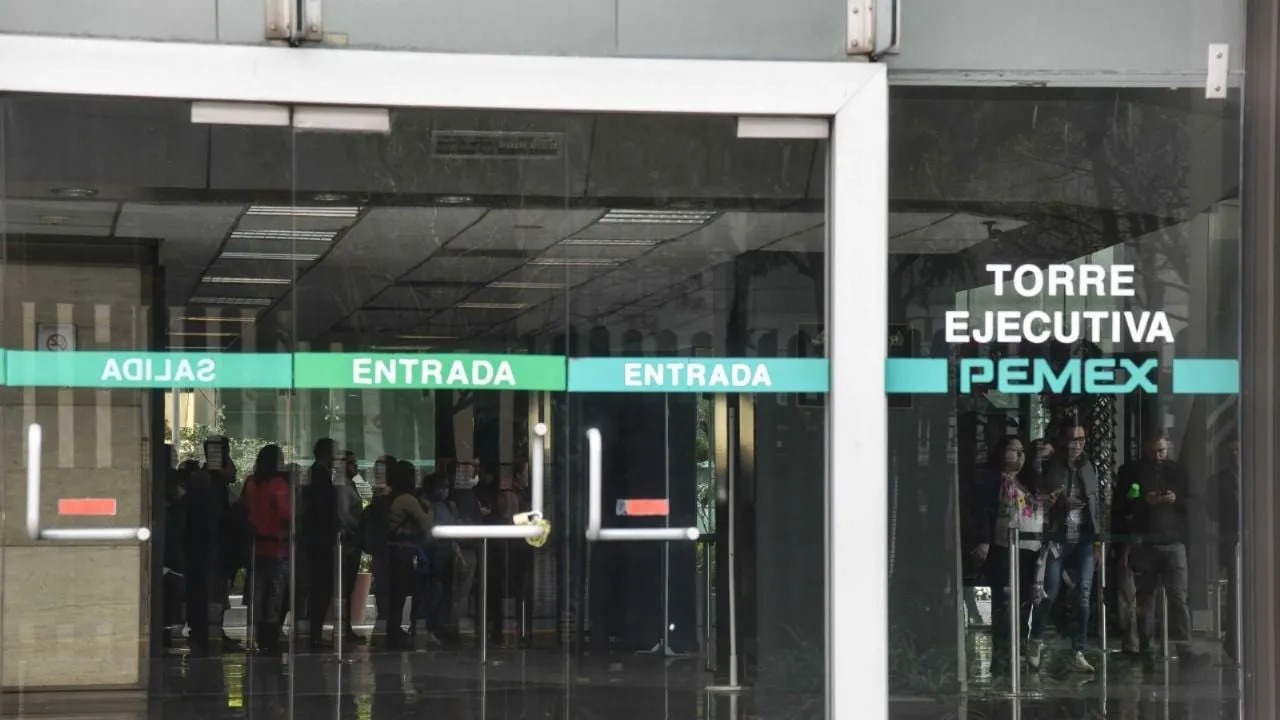 Pemex pone al borde de la quiebra a constructoras mexicanas con deuda de mil millones de pesos: CMIC