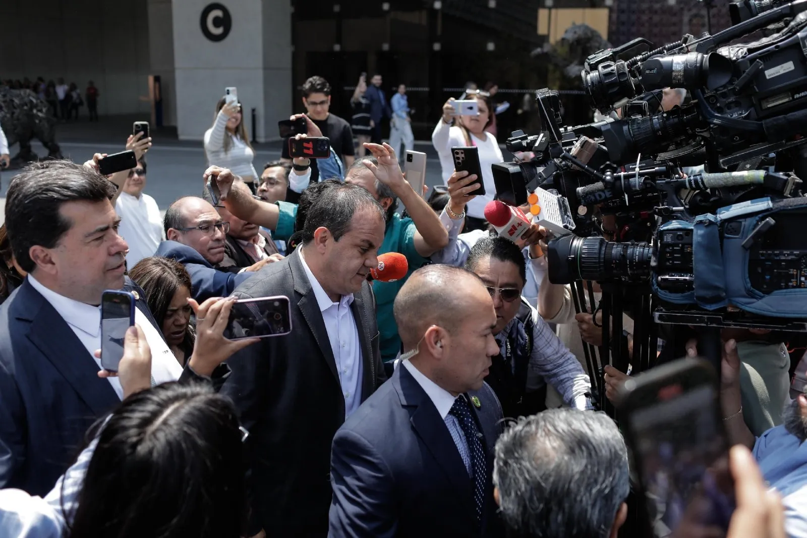 Diputados discuten solicitud de desafuero contra Cuauhtémoc Blanco