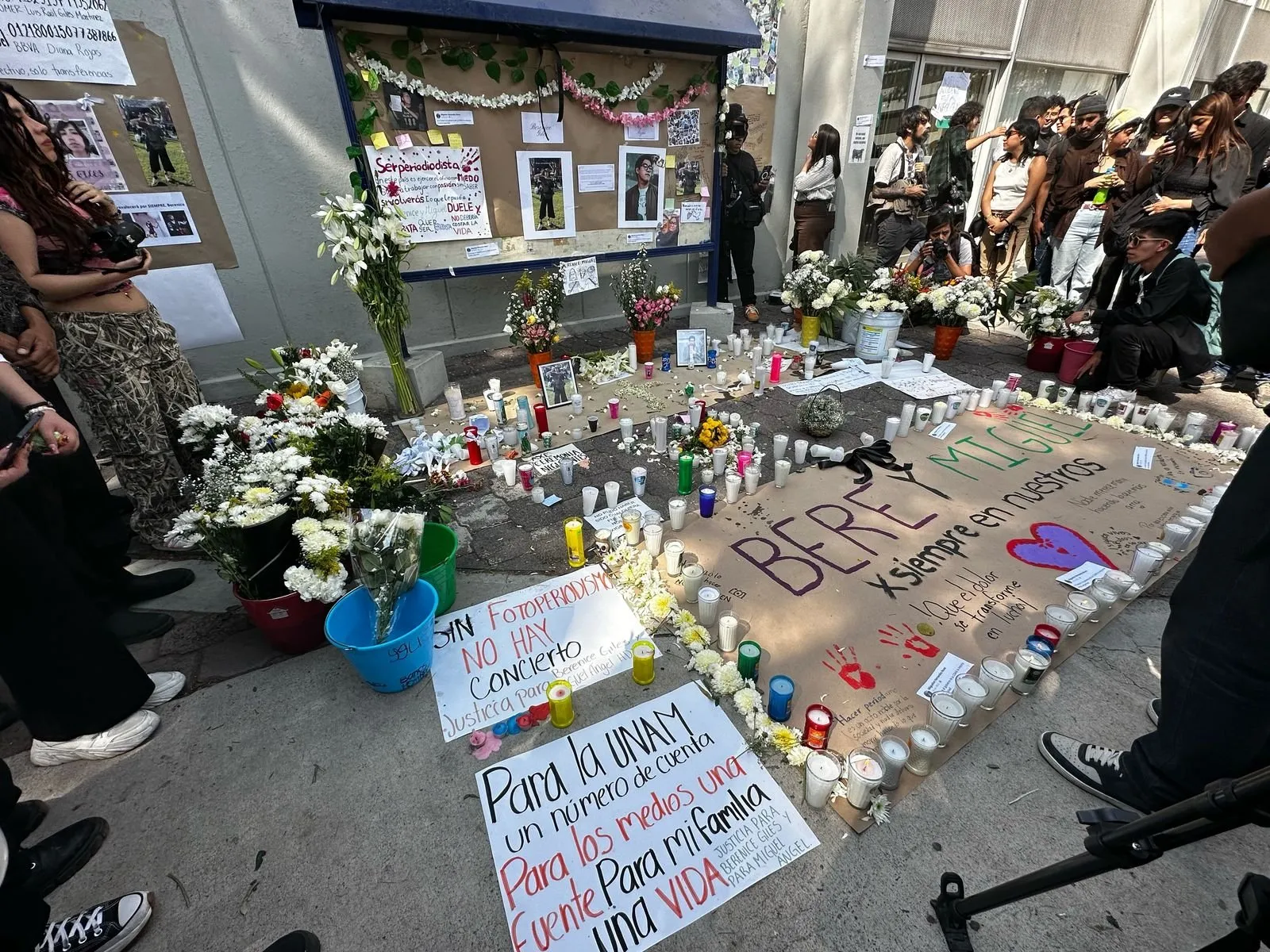 Familiares y amigos despiden a Berenice y Miguel; convocan a paro nacional para exigir justicia
