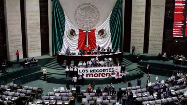 Morena aprueba recortes al presupuesto de INE y poderes Judicial y Legislativo. 