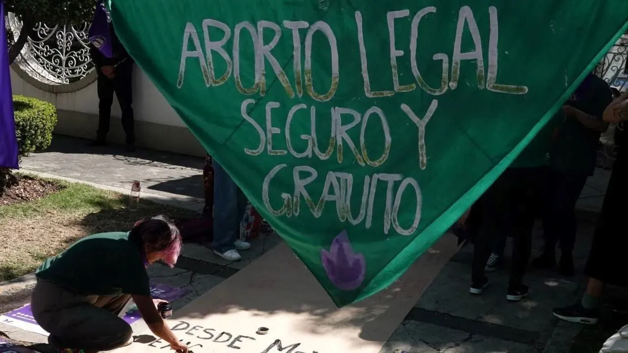 CDHCDMX urge a despenalizar el aborto en el Código Penal Federal para garantizar derechos