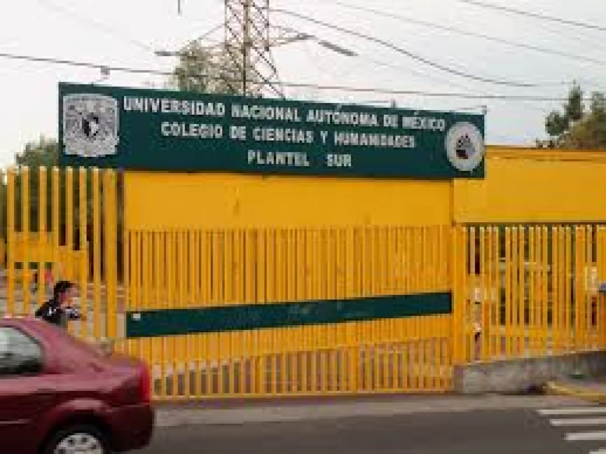 Desalojan CCH Sur de la UNAM: alumno asesinó a compañero con navaja y luego se lanzó de edificio