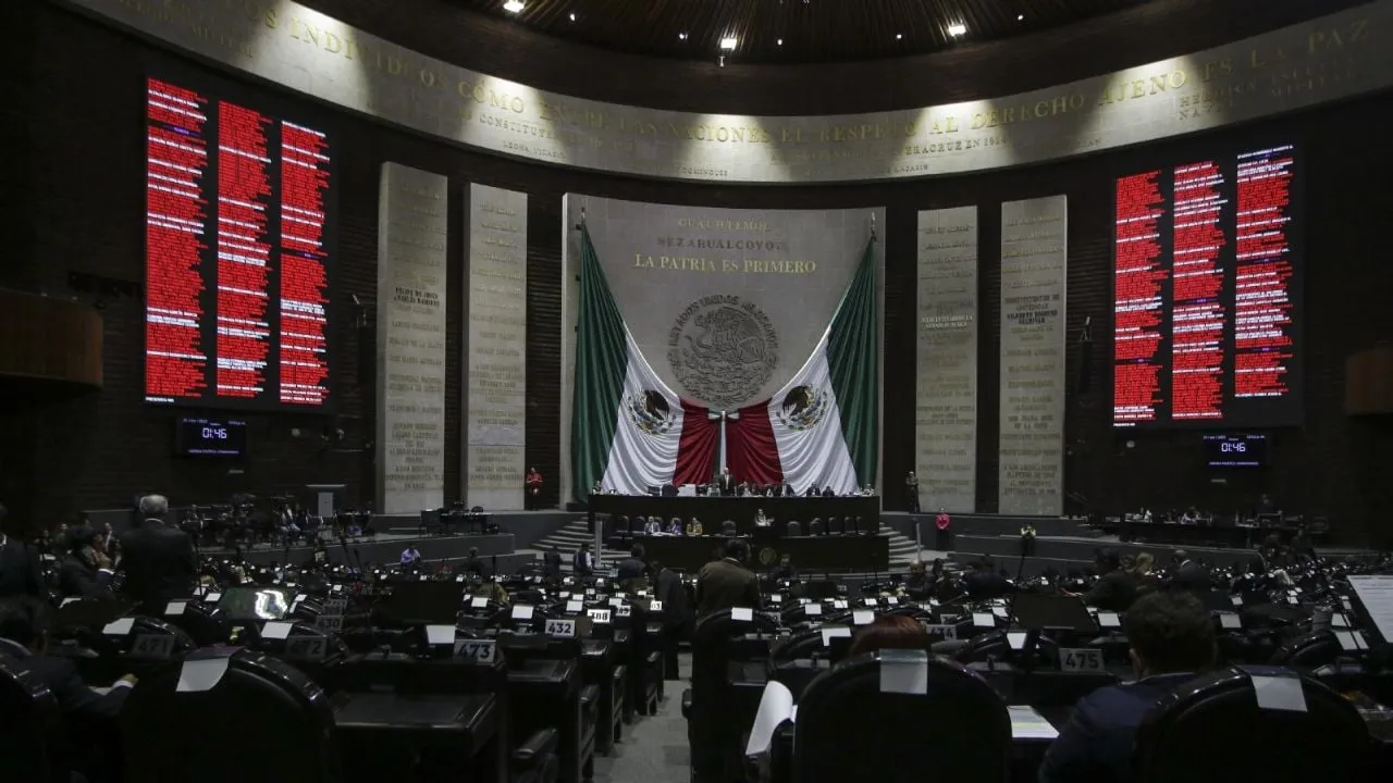 Diputados aprueban reforma que permite a funcionarios de Pemex, CFE, SAT y Banxico portar armas