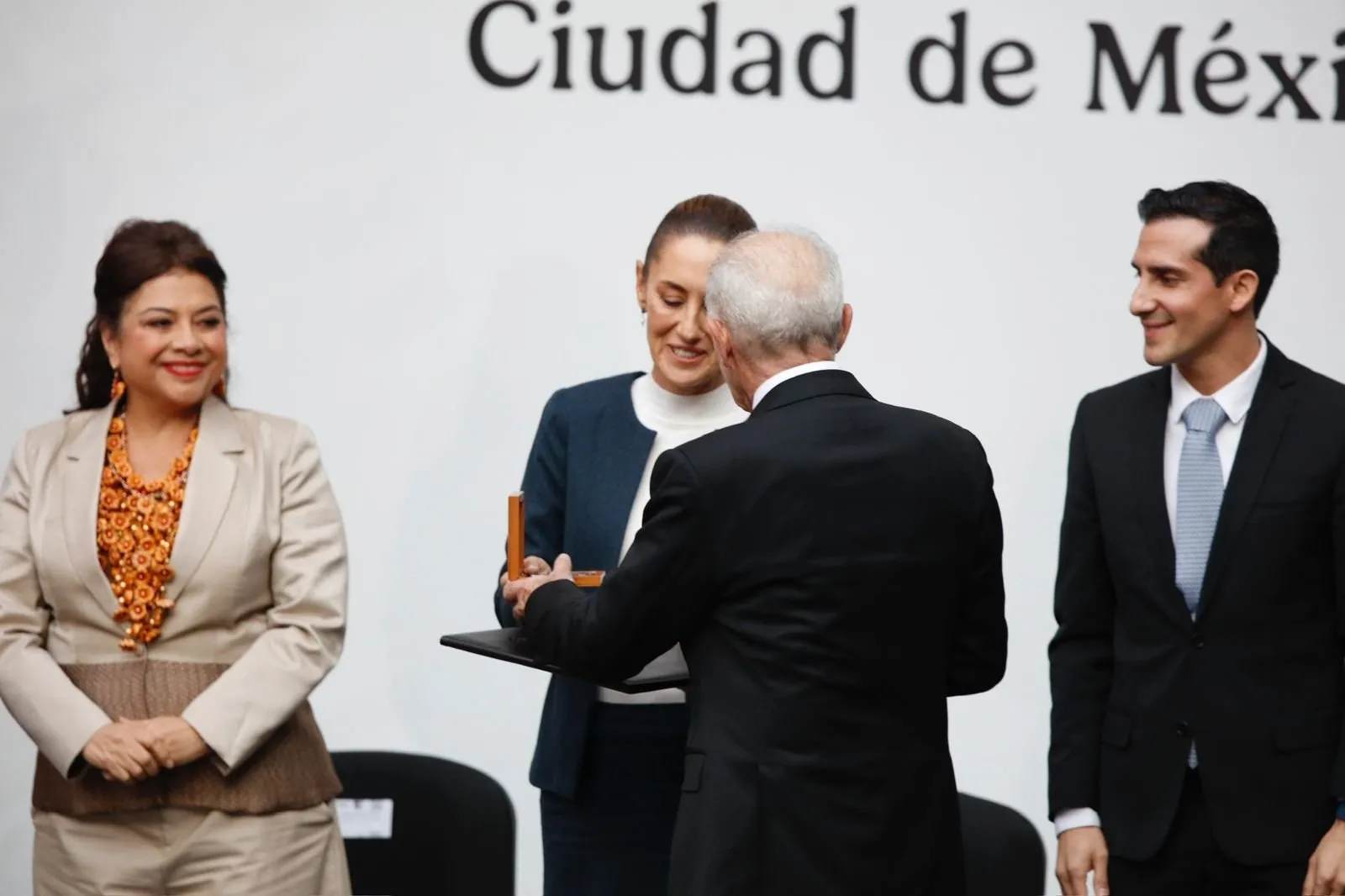 Rommel Pacheco asegura que “ya no habrá conflictos”, pero pide a deportistas renunciar a pagos