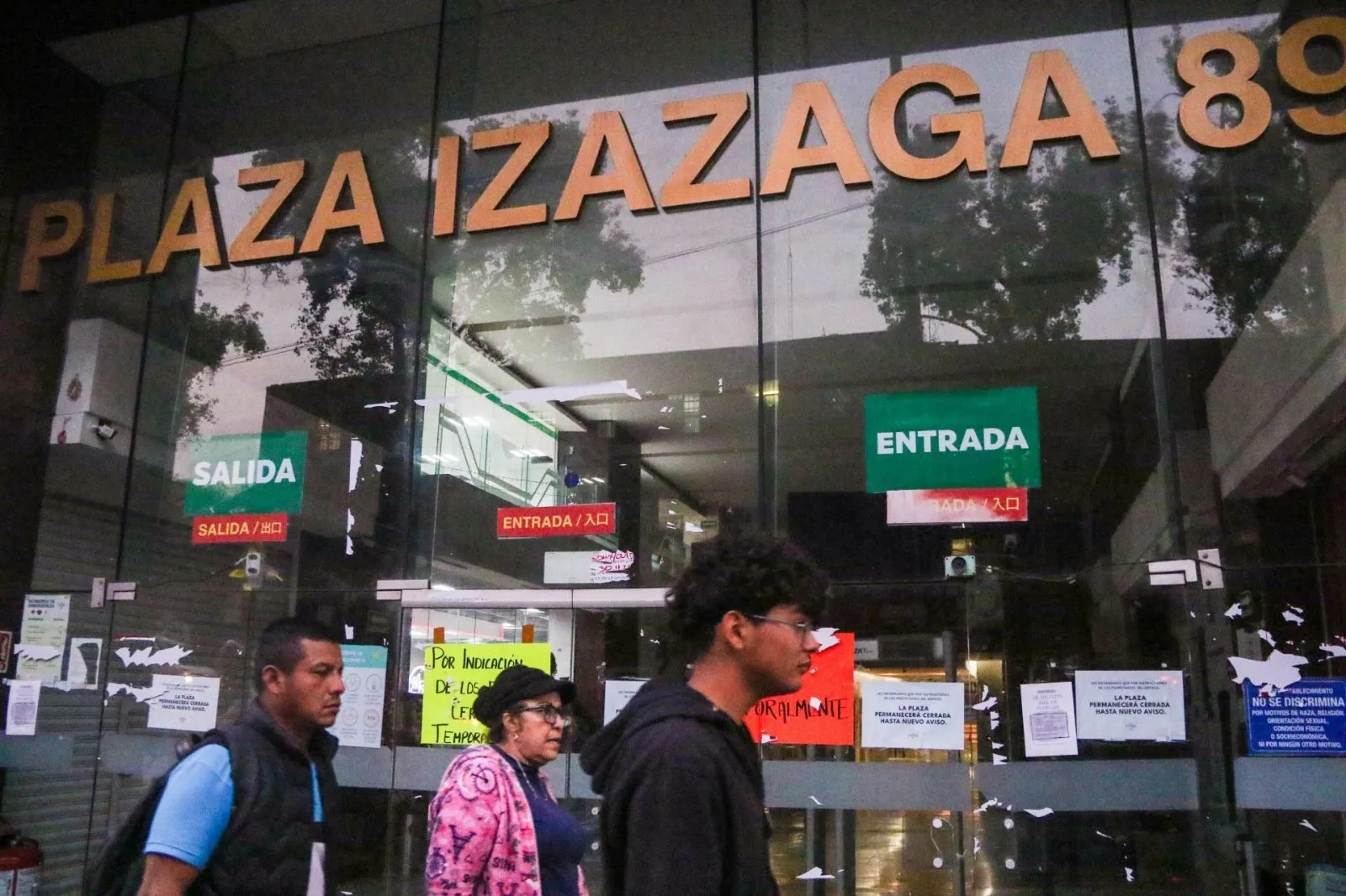 Reabren plaza de Izazaga 89 pese a amagos de extinción de dominio