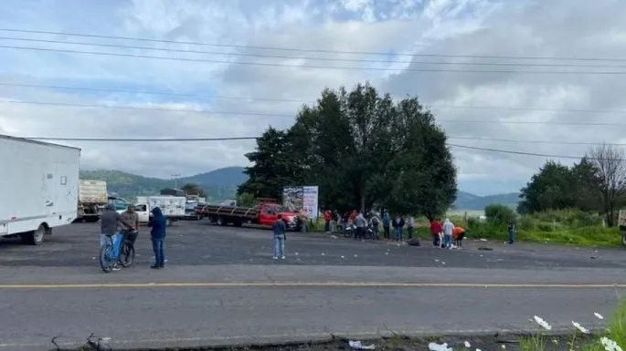 Michoacán: Comunidad indígena bloquean carretera por desaparición de comunero