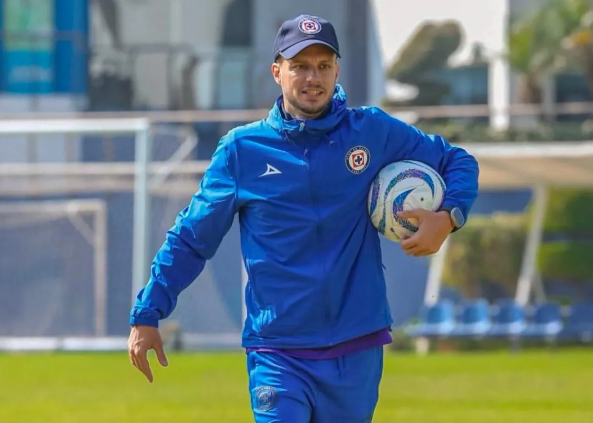 Cruz Azul da ultimátum a Anselmi, pero el argentino ya viaja a Europa