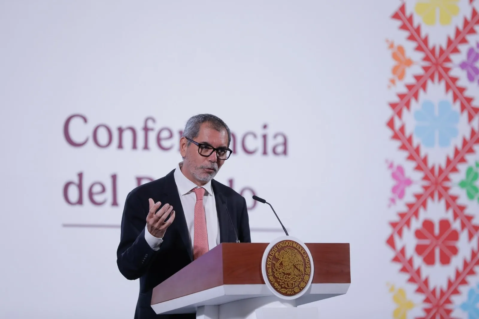 Claudia Sheinbaum pide a Édgar Amador negociar con los banqueros que bajen tasas de interés